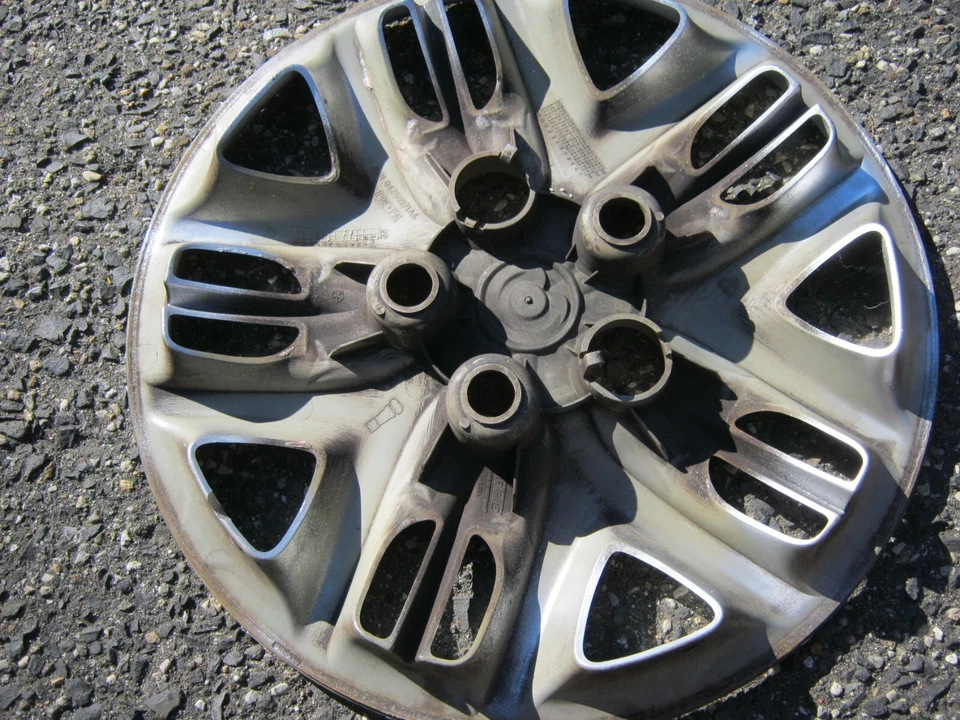 Una fábrica 2001 2002 Chrysler Voyager 15 pulgadas perno en tapacubos cubierta de rueda Foto 2 de 4