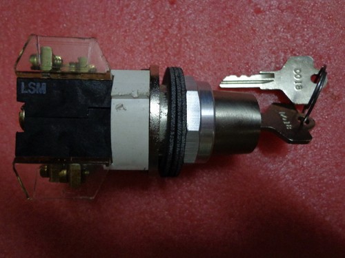 Allen Bradley 800T-H33B Cylinder Lock Selector Switch 2 Position TYPe 4,13 ser:T - Picture 4 of 5