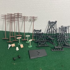 11 HO Scale Road Signs 12 HO Telephone Poles Model Railroad Accessories