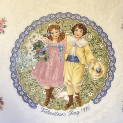 Royal Doulton Bone China Valentine s Day Decorative Plate, Round, England, 1975