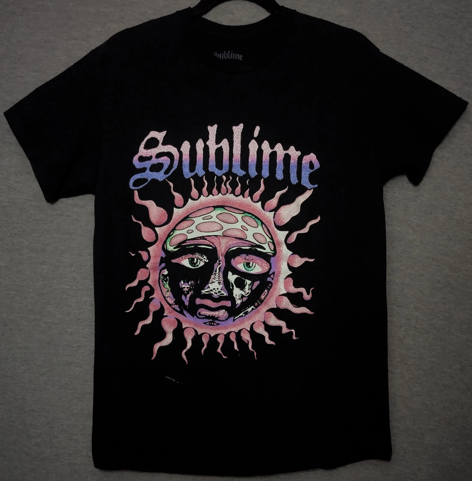 Sublime Pink & Purple 40 oz To Freedom Logo M Black Band Shirt 18.5" W X 27.5" L