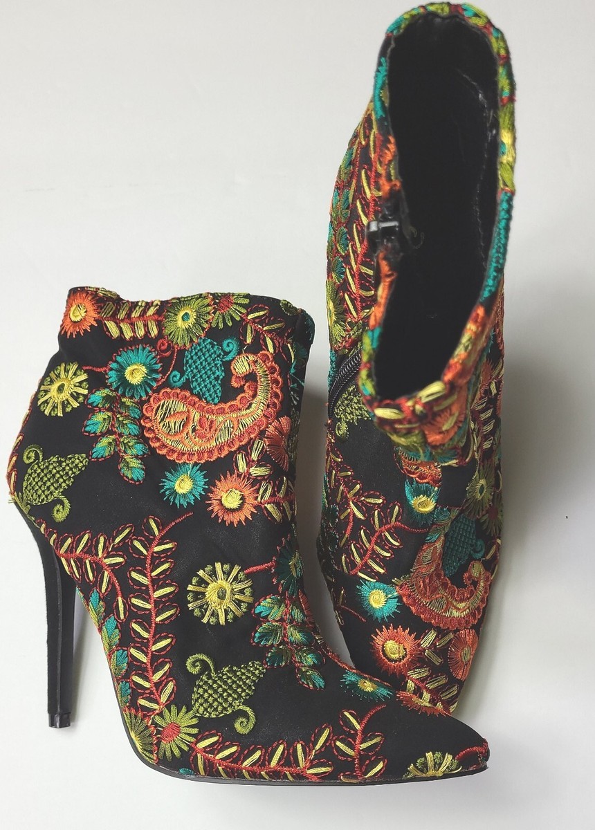 Qupid Black Embroidered Boots Bootie Floral heels Sz Side
