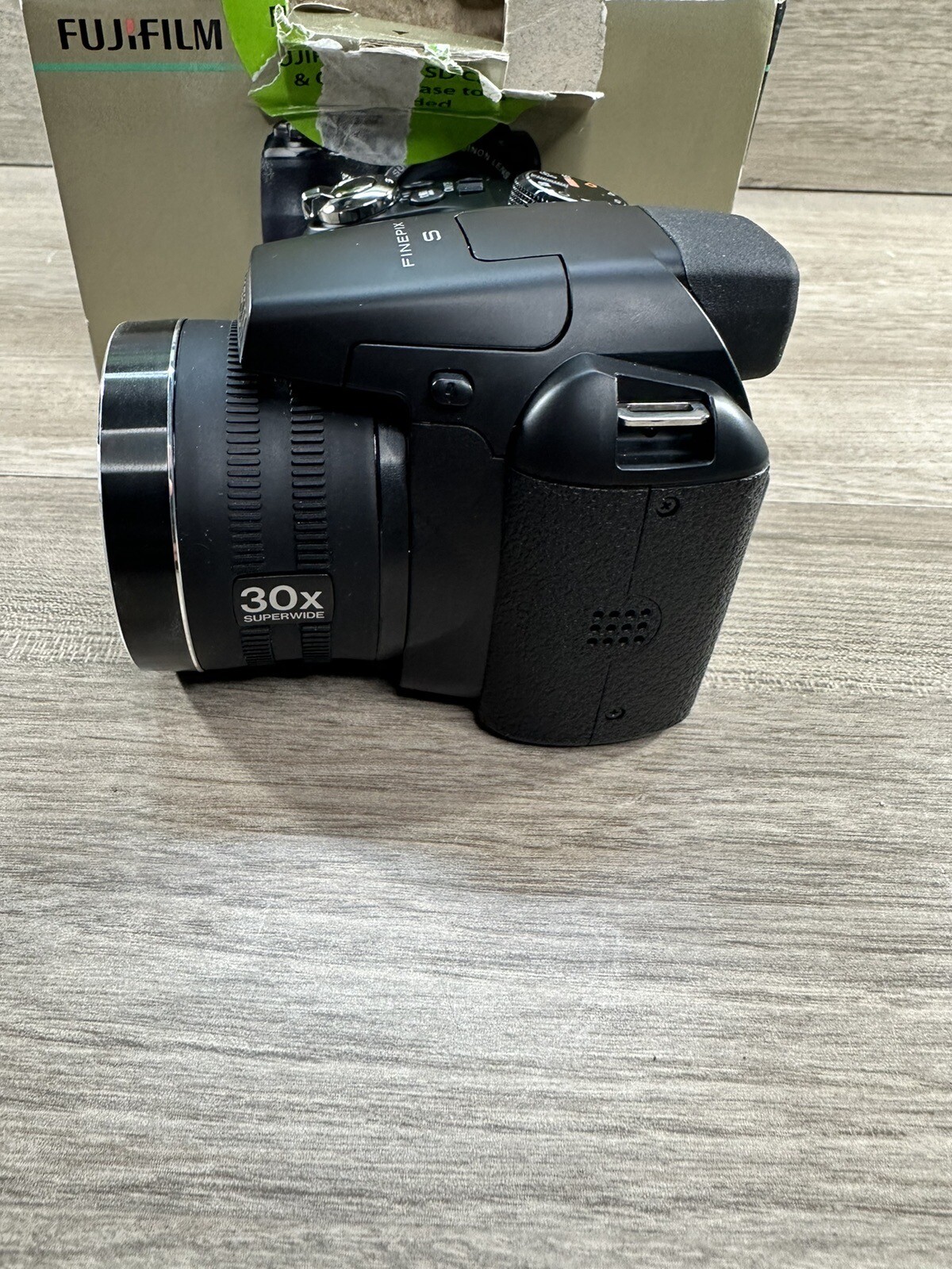 Fujifilm FinePix S4500 14MP Digital Bridge Camera 30x Zoom Lens