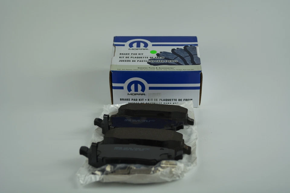 Rear Disc Brake Pad Kit Jeep Wrangler JK 07-18 Genuine  Mopar 68003776AA - Image 4 of 4