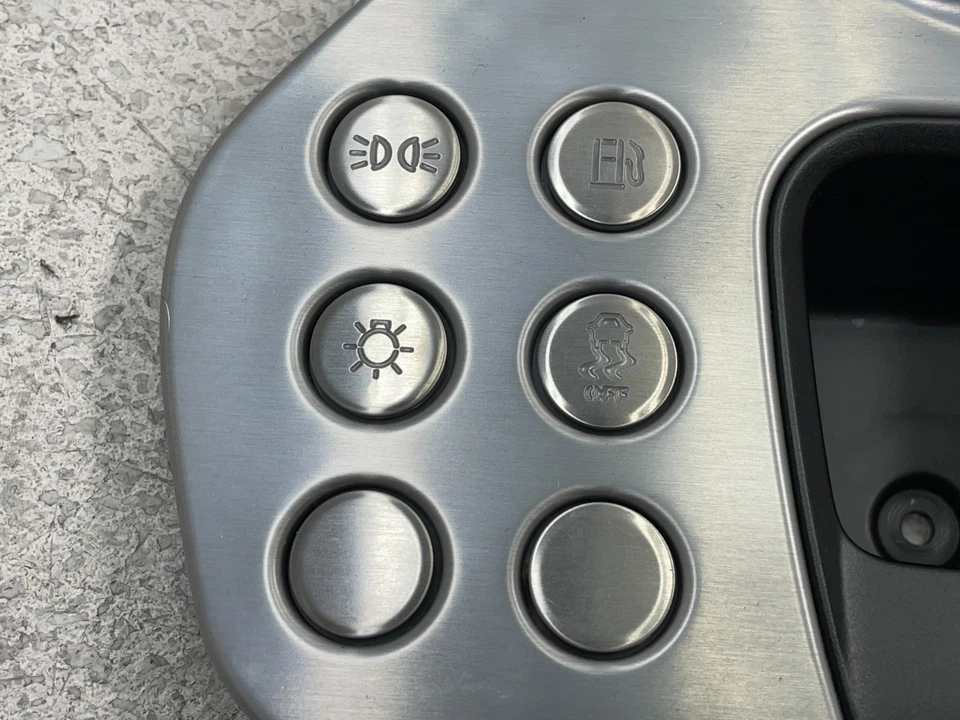 Painel de tração 2010-2014 Lotus Evora interruptor de combustível botão tampa painel 1612 fabricante de equipamento original - Imagem 2 de 4