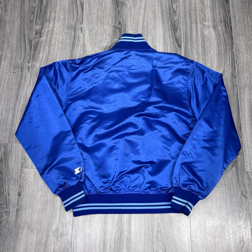 Chaqueta de satén vintage de los 90 Toronto Blue Jays mediana de arranque RARA ABOTONADA PARA HOMBRE Foto 2 de 4