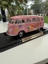  1/18 -Volkswagen hippy bus Split Screen VW -Die Cast Model flower power 62