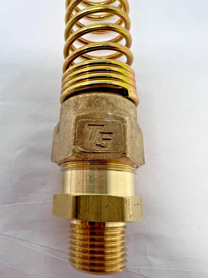 黄铜 DOT 空气制动软管端连接器 3/8" x 3/8" 公头 NPT 带弹簧保护 美国 — 第 4/4 张图片