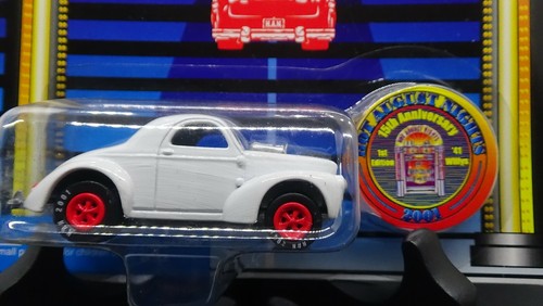 Johnny Lightning Hot Aug Night's Chase 1/777 Willys 1941 2 Door Coupe Signed - Picture 2 of 4
