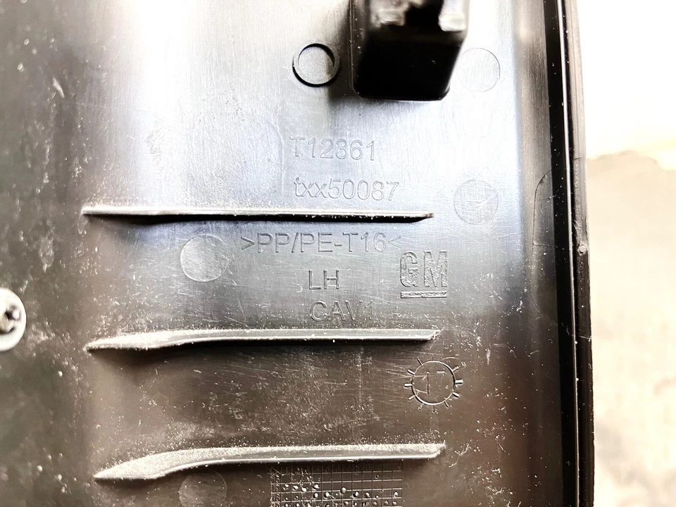 19-23 GMC SIERRA 2500 3500 FRONT LEFT SIDE DOOR KICK PLATE SCUFF PANEL COVER OEM - Image 3 of 4