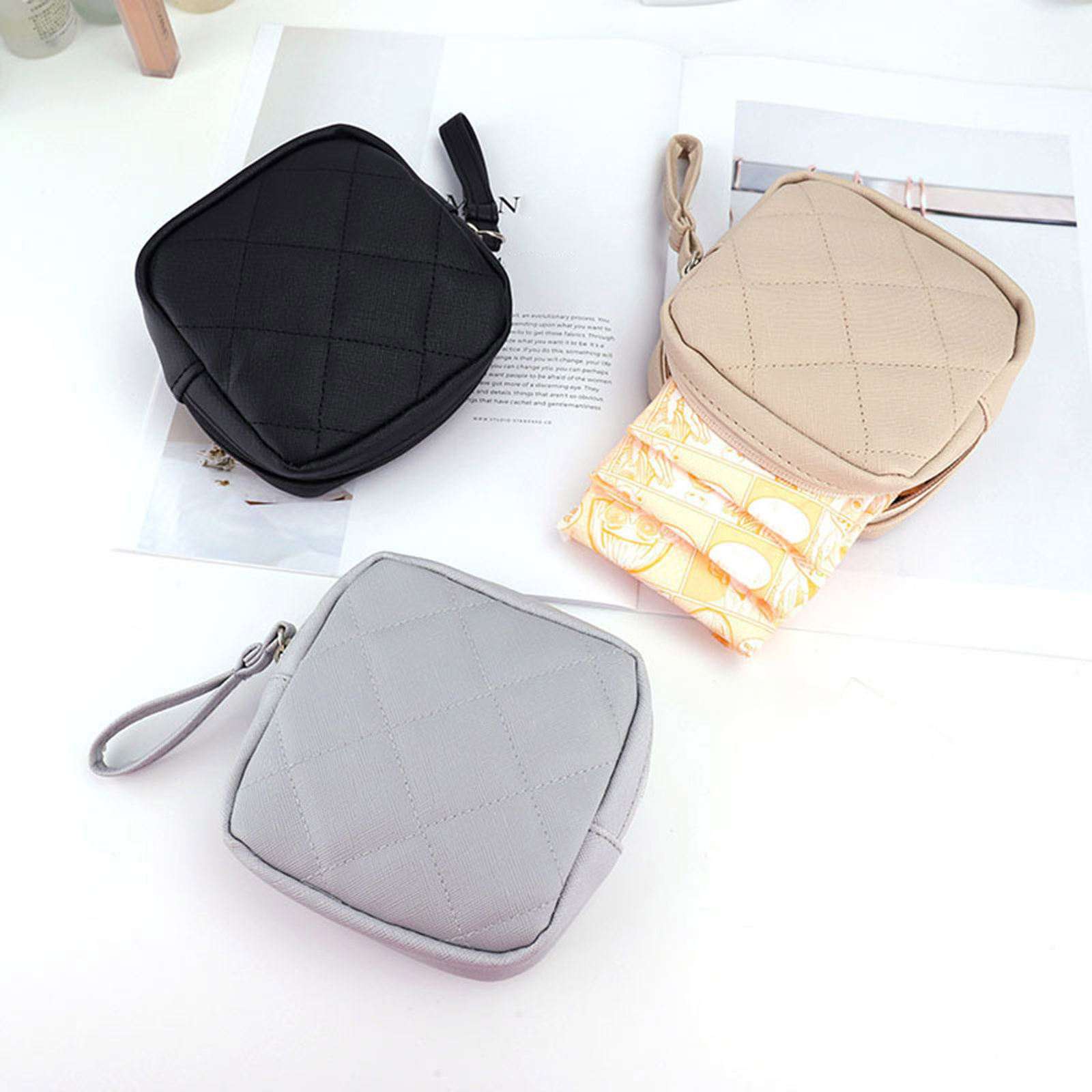 Panty Liner Holder Lipstick Case Portable Napkin Storage Bag with Built