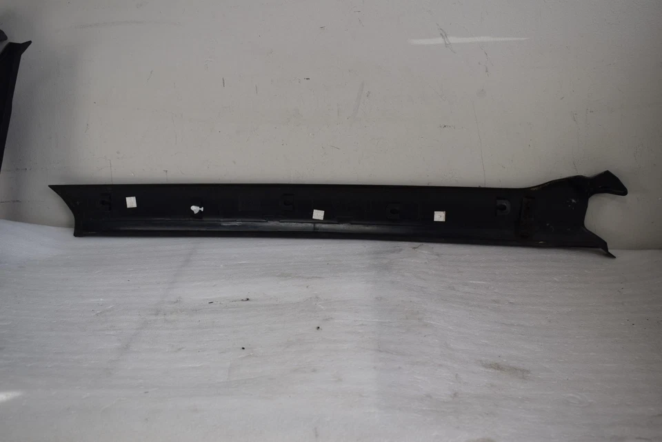 2015 LAND ROVER DISCOVERY L24 EXTERIOR WINDOW TRIM RIGHT SIDE FACTORY OEM - Image 4 of 4
