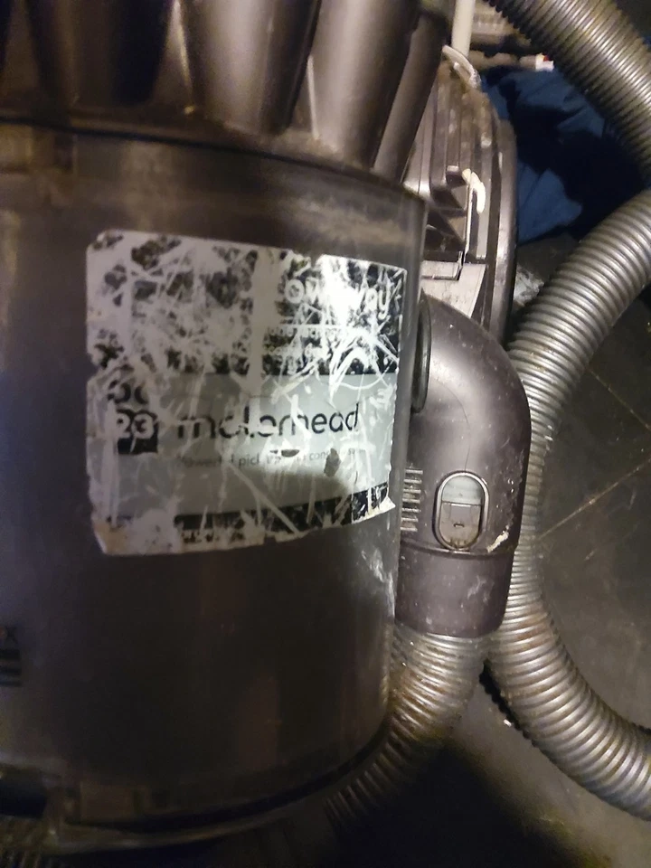 Dyson  DC20 Cylinder Vacuum Cleaner with Stow Away Wand, Air Turbo Head & Tools - Image 2 of 4