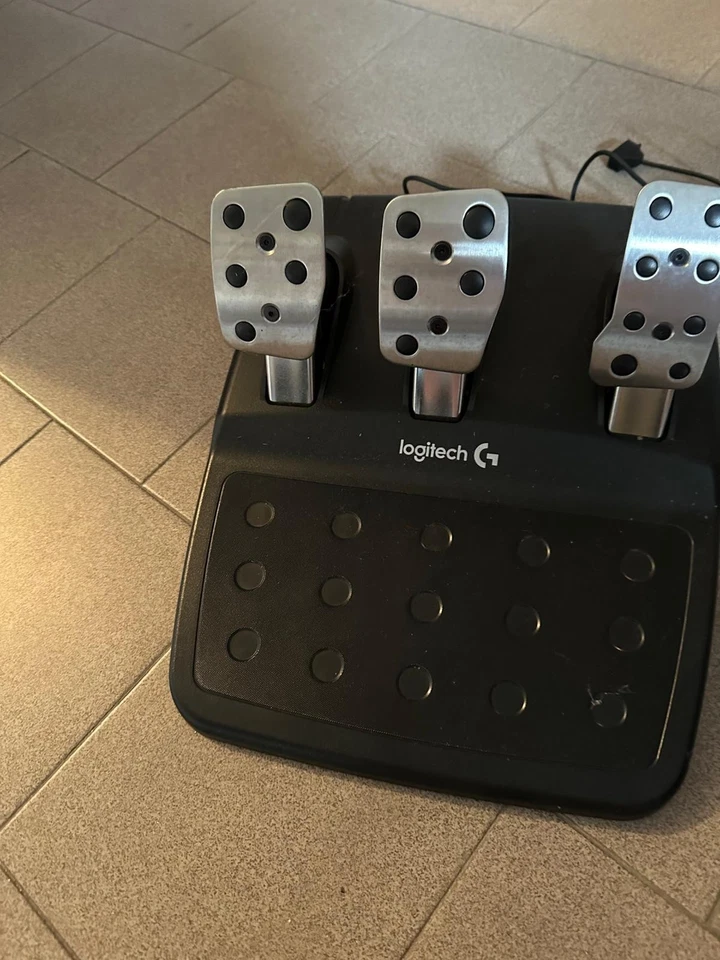 Logitech G29 Driving Force Volante da Corsa - Nero (Play Station 3/4, PC) - Immagine 2 di 4