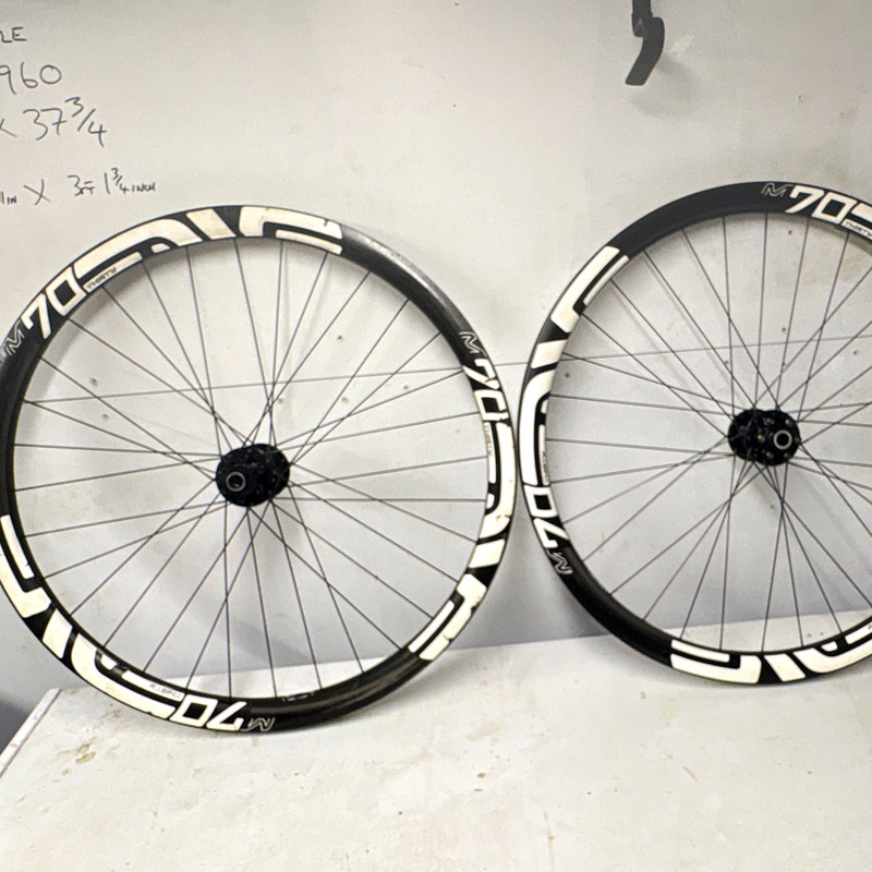 Enve M70 27.5 Carbon  Wheelset Hope pro 4 hubs 148/110 Boost
