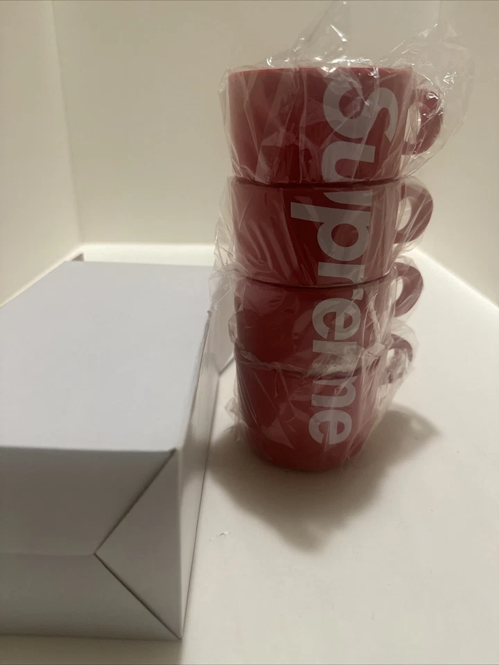 Tazas apilables Supreme rojas Foto 2 de 4