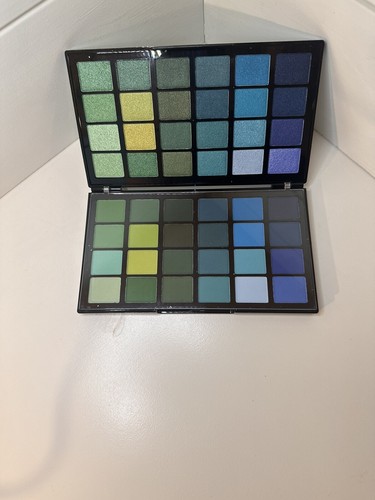 REVOLUTION COLOUR BOOK CB 05 SHADOW PALETTE - Picture 2 of 2