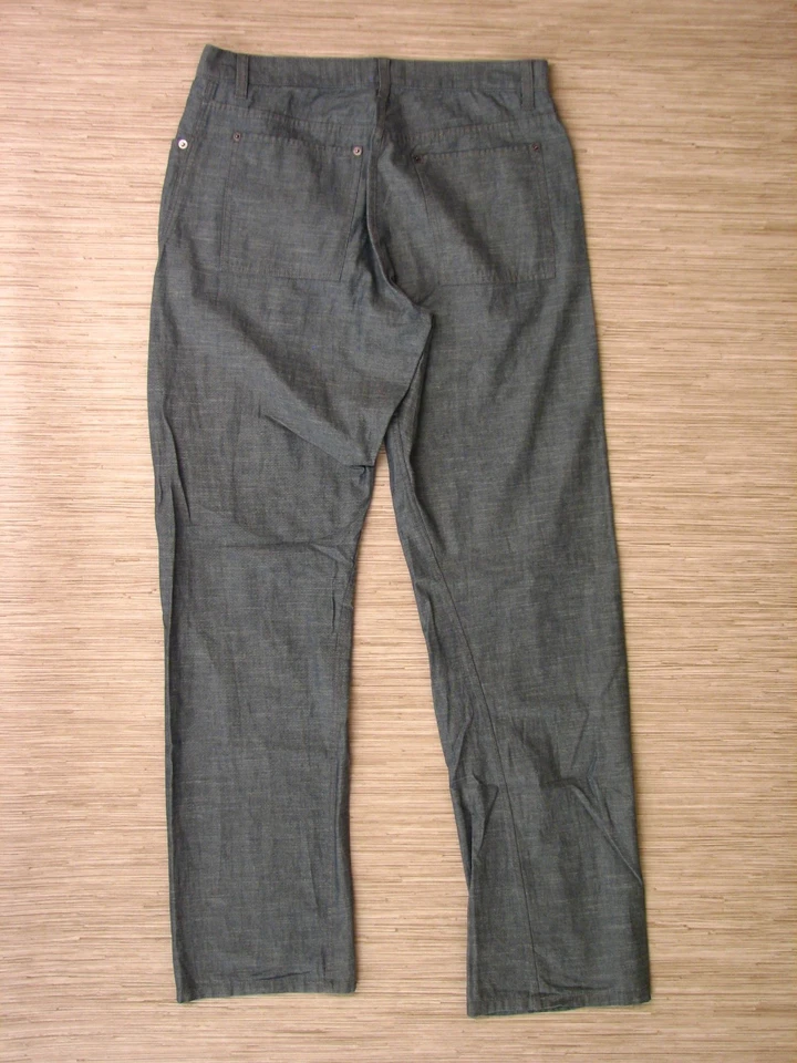 Calça social masculina Armani Exchange cinza algodão tamanho 31 leve frente plana - Imagem 2 de 3