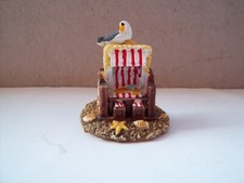 Maritime Deko Figur: Miniatur Strandkorb mit Möwe Muscheln Seestern rot weiß 5cm