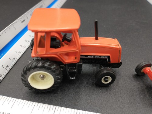 2 Vintage Ertl Allis-Chalmers Tractors #8070 and #D19 1:43 Die-Cast #1806 - Picture 4 of 14