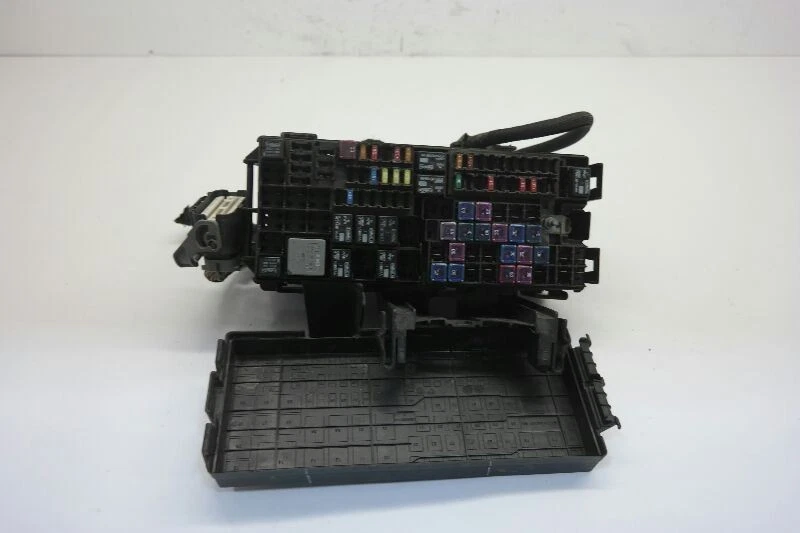 Ford Taurus 2013-2014 caja de fusibles de motor OEM sin turbo ni equipamiento policial Foto 4 de 4
