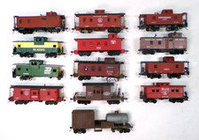 13 HO cabooses lot A8287