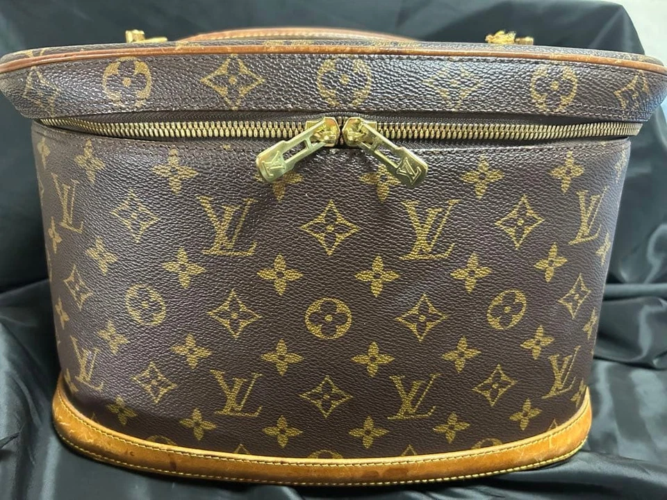 LOUIS VUITTON Monogram Vanity Bag - Image 2 of 4