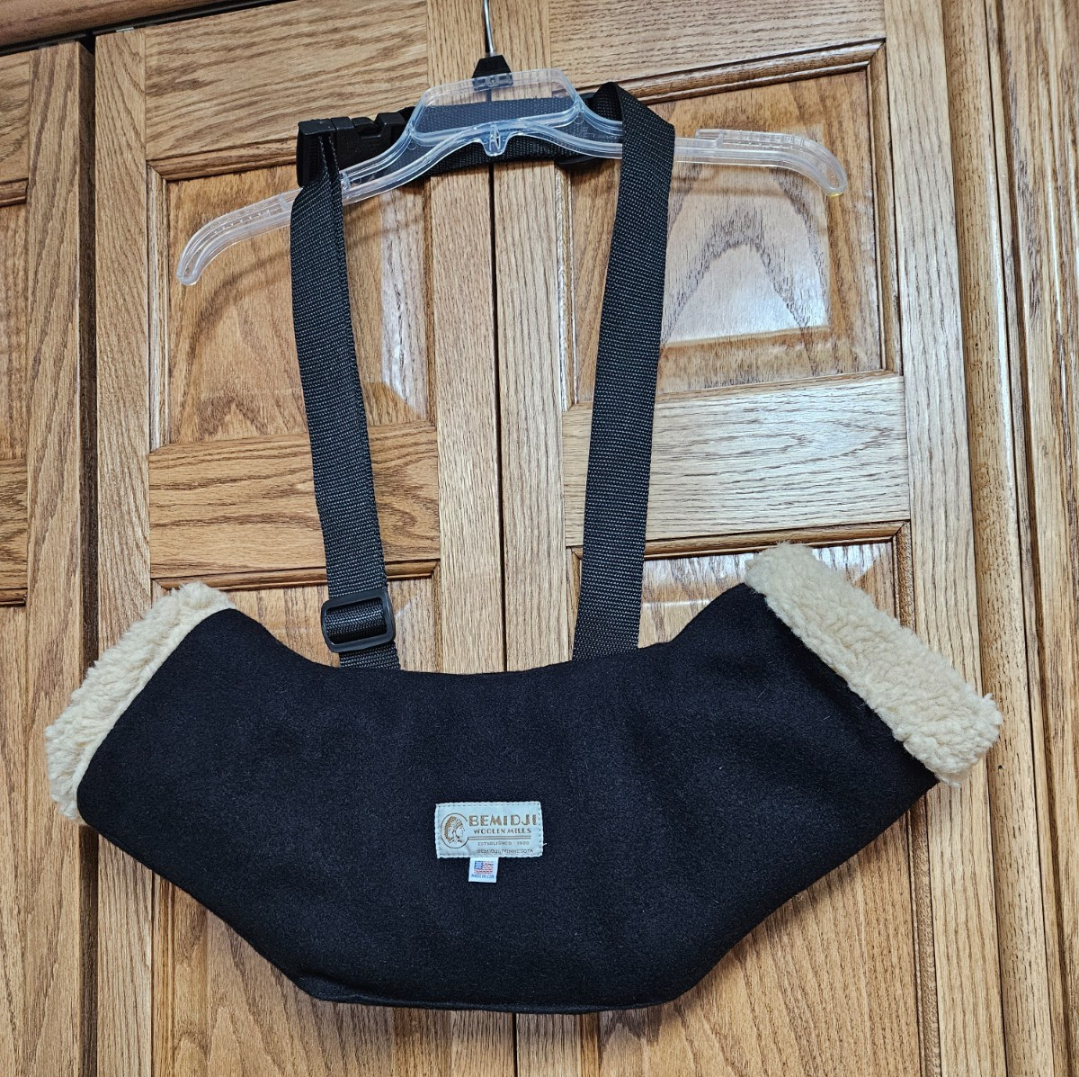 NICE! Bemidji Woolen Mills Hand Warmer Muff W/adjustable Strap, Clip, Black