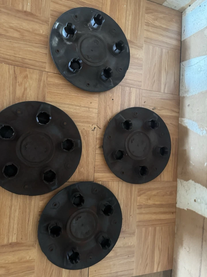 Tapa central llanta Ford Transit-150 2017 x4 HE3TB Foto 2 de 3