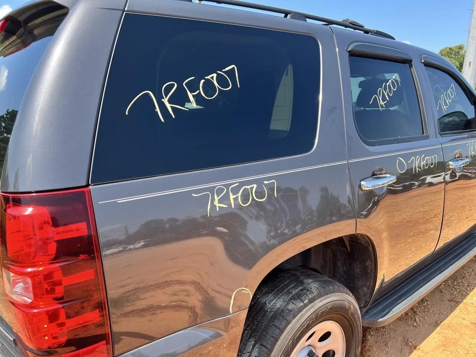 Console Front Floor Fits 10-14 SUBURBAN 1500 104857223 - Image 3 of 4