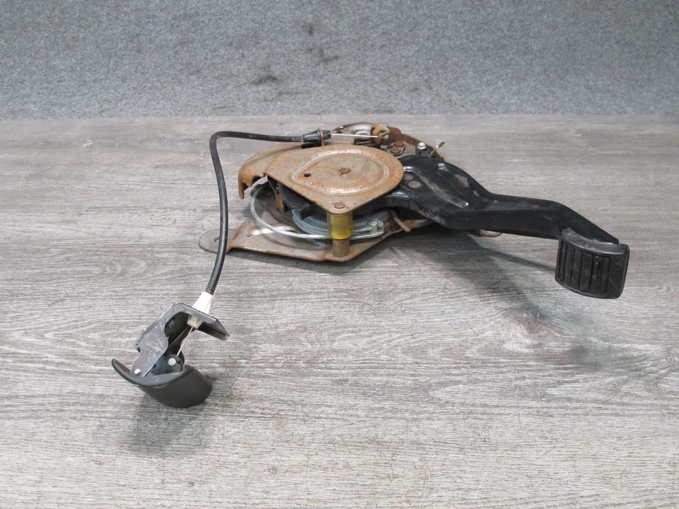 2003-2005 HUMMER H2 MANUAL EMERGENCY PARKING BRAKE STOP PEDAL - Image 4 of 4