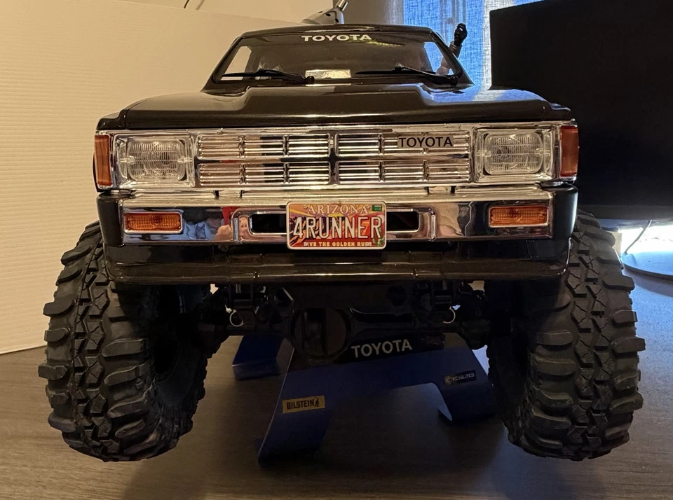 Rc4wd tf2 Toyota four runner 1/10 Used Crawler Off-road Desert Toy Radio Control - Image 4 of 4