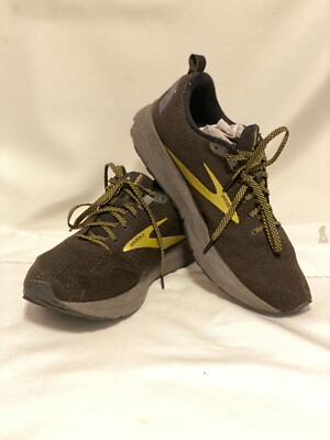 black and gold brooks shoes
