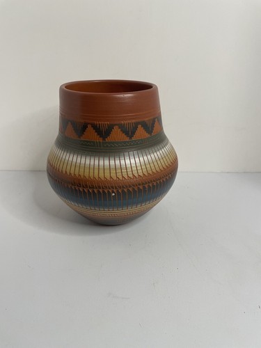 Navajo Dine Native American Handmade Etched Hummingbird Signed Cy B Pottery Vase - Picture 2 of 7