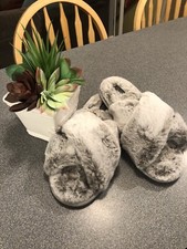 RACHEL ROY Slippers L 9-10 Womens Memory Foam Faux Fur Gray Crisscross Slide
