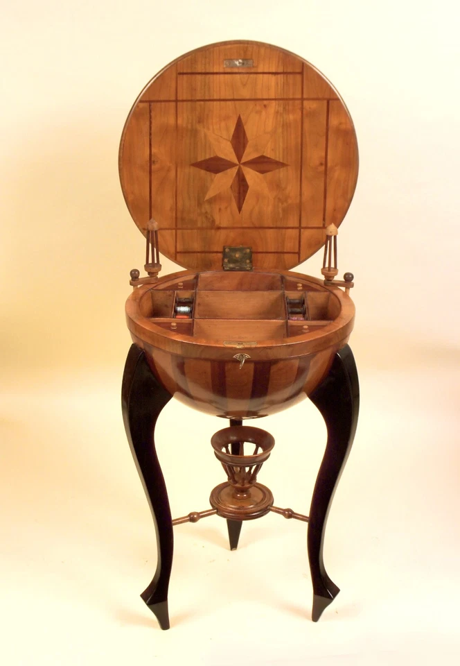 Mesa auxiliar de costura Biedermeier medio globo o cúpula muy rara Foto 2 de 4