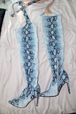 lange blaue Stiefel m, Gürtel. Reptiloptik, Schuhgröße 43, Beschreibung beachten