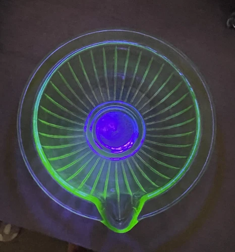 Vintage Anchor Hocking Vaseline Uranium Ribbed Bowl With Spout 7.25” Glows