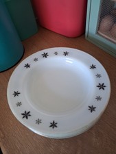 4 X 8.5in Salad Plates 4 X  8.5in Bowls Vintage Retro Pyrex Snowflake Used