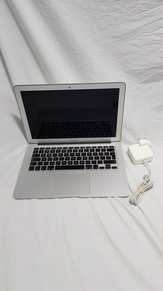Apple MacBook Air 13" 2012 · i7 · 8GB · 250GB, photo 1 of 5
