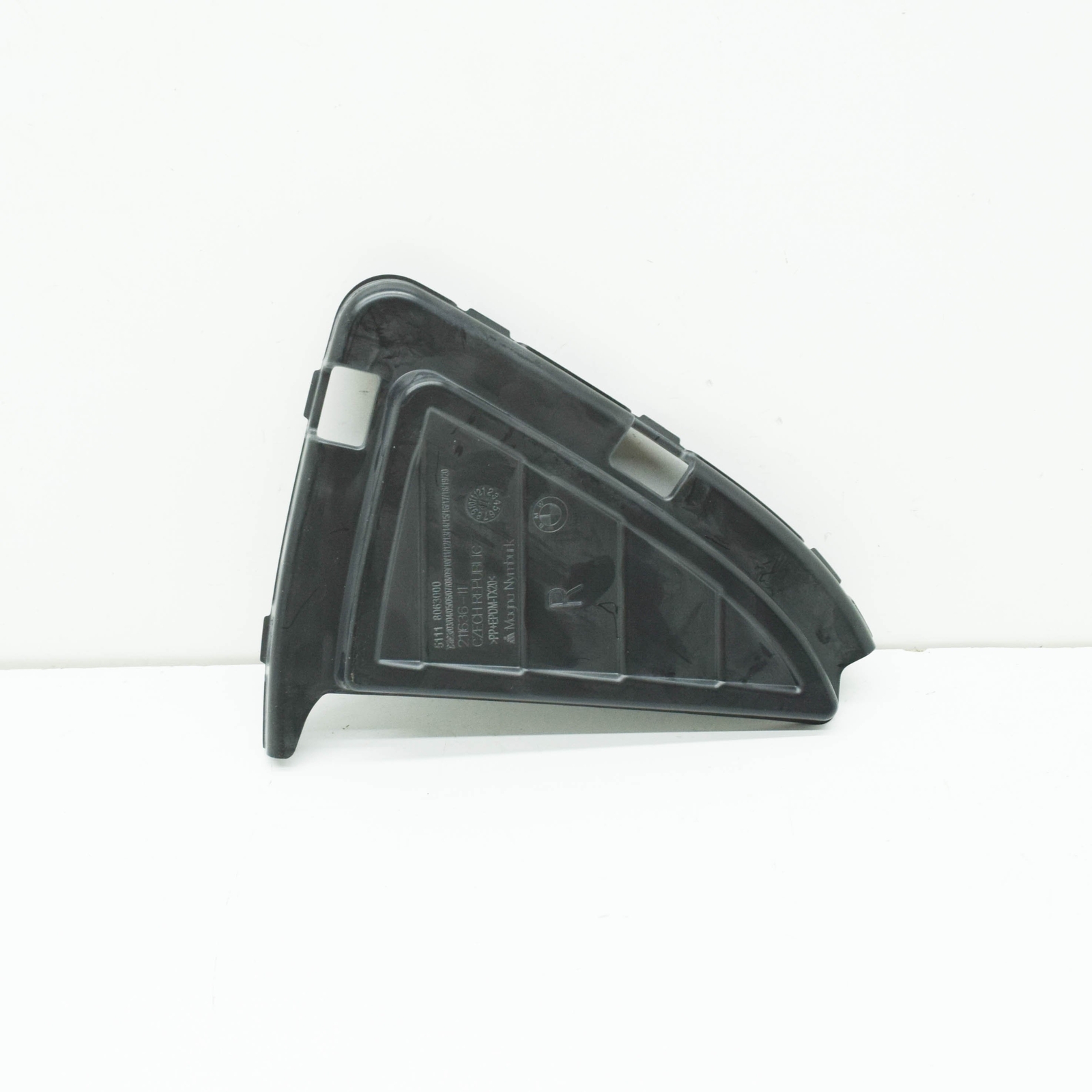 Pare-chocs avant droit BMW X1 F48 M Sport, calandre centrale d'angle 8063000