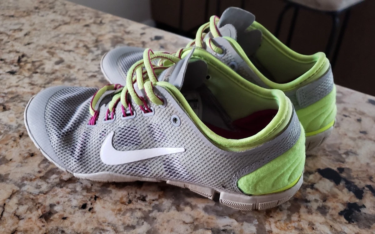 Nike minimalist deals shoes womens