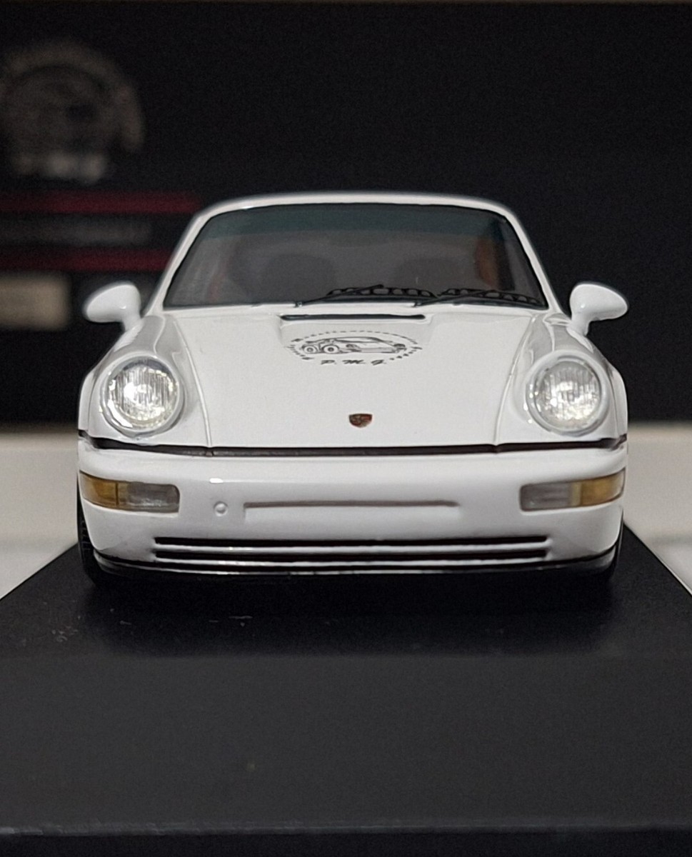 9) Porsche 911 964 Carrera 4 White PMG Jahresmodell 2010 1