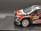 Foto 9 di 17