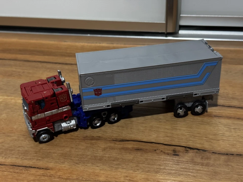 Transformers War for Cybertron Kingdom Leader Optimus Prime WFC-K11 - USED - Image 4 of 4