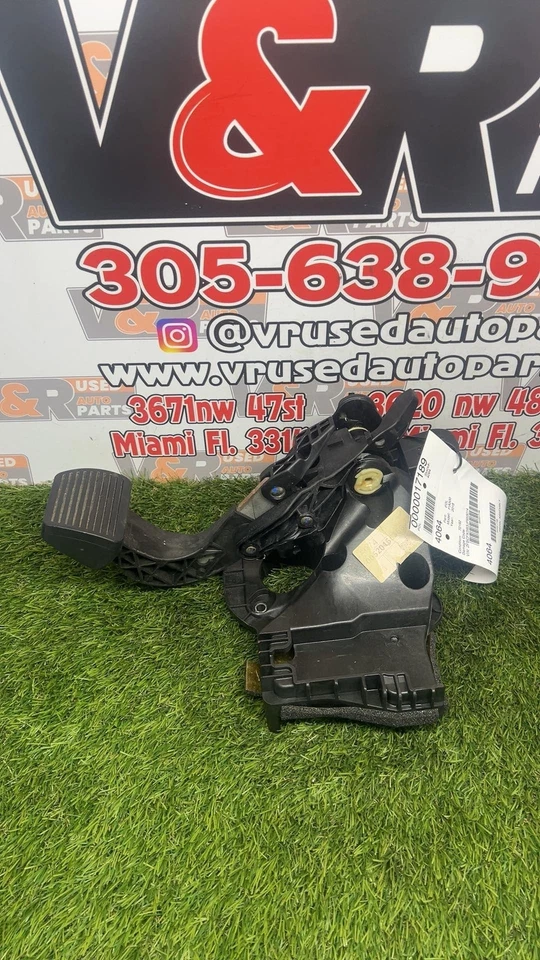 ✅ 2018 FIAT 500X Pedal Brake Assembly OEM - Image 2 of 4