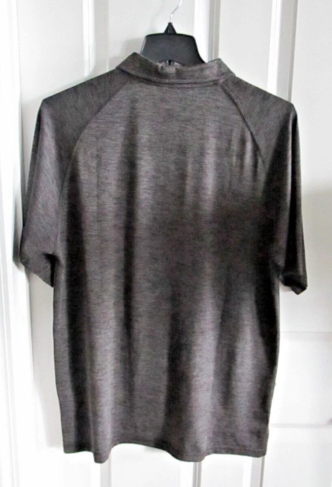 Camisa Polo Kansas Jayhawks Manga Corta Para Hombre L Negra/Marrón Golf Coliseo Foto 2 de 4