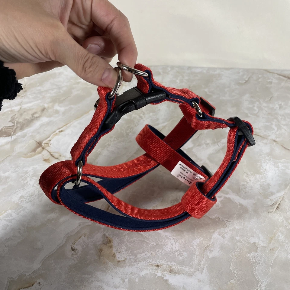 Arnés Champion Auténtico Ropa Atlética para Perros Rojo Talla Mediana Se Ajusta a Pechos de 15"-23" Foto 4 de 4