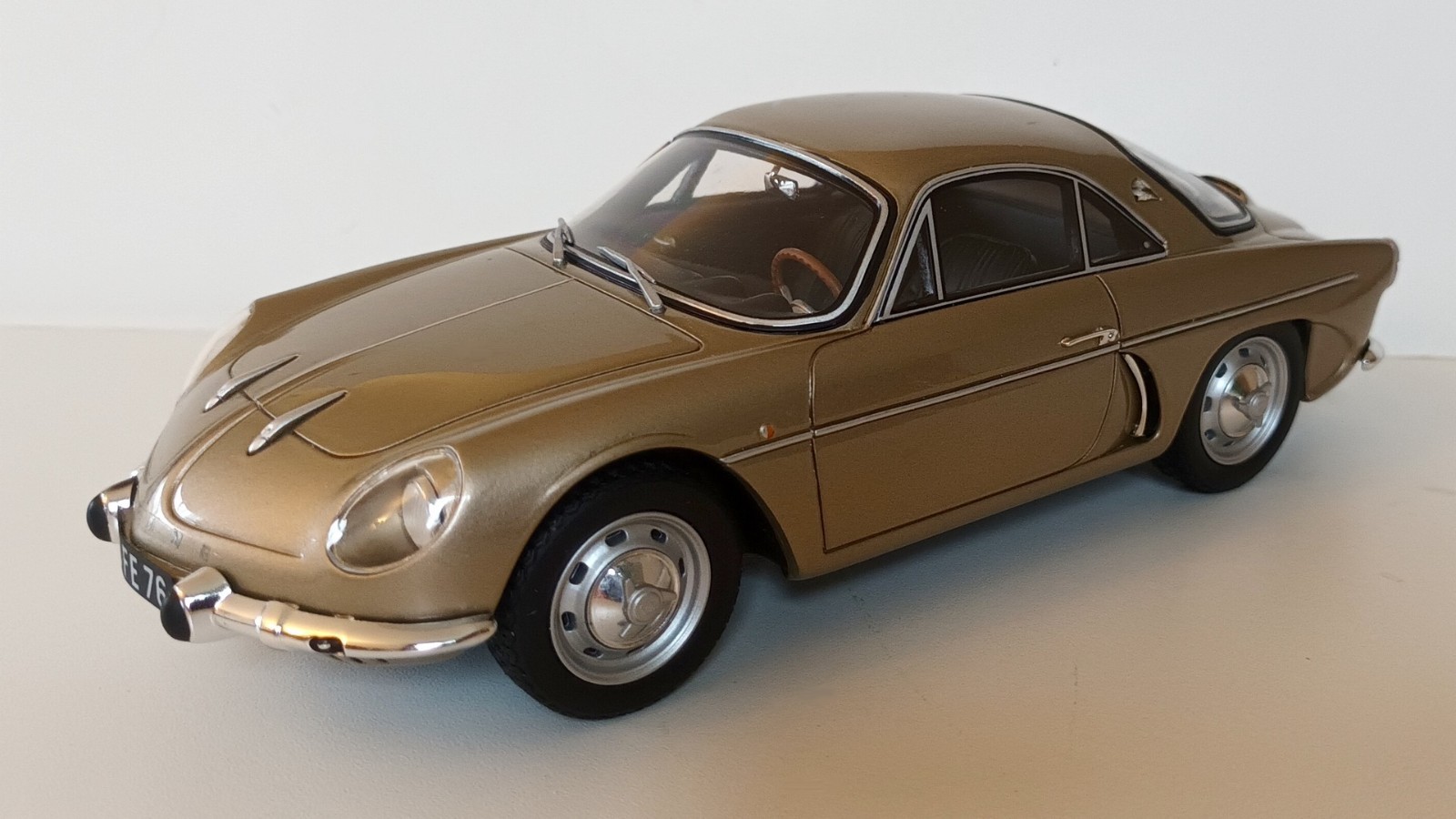 Alpine Renault A108 Coupé Tour de France voiture miniature Ottomobile 1/18 résine