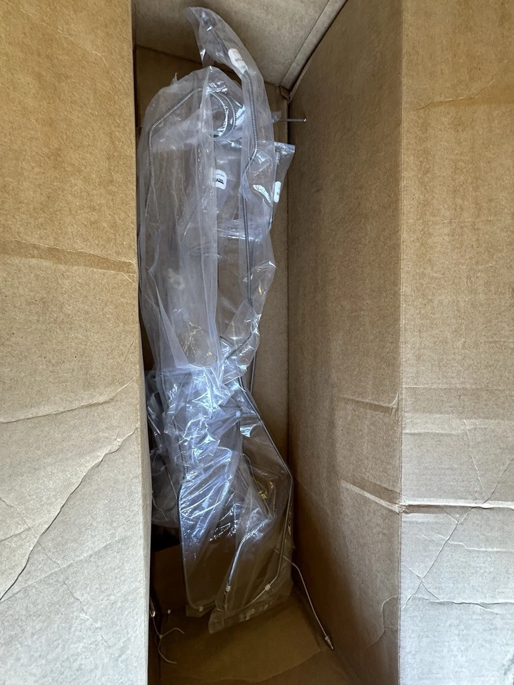 Kit de línea de freno de acero inoxidable Dorman 919-229 para camioneta Ford F-150 97-00 Foto 2 de 3